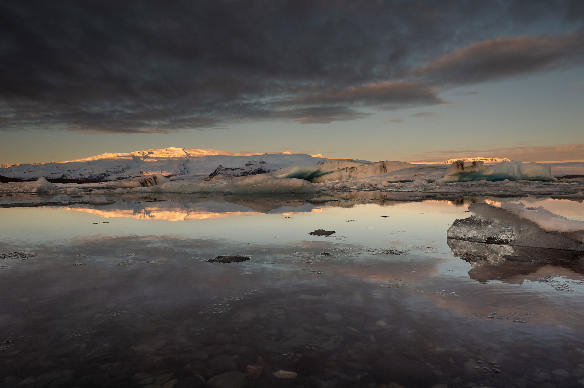The Jökulsárlón lagoon on the iceland Ring Road